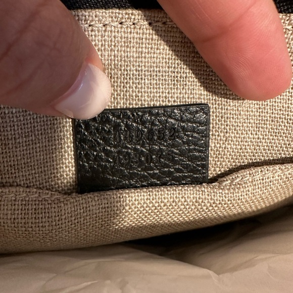 Gucci bag only used one time. Great conditions no scratches. - Picture 4 of 5